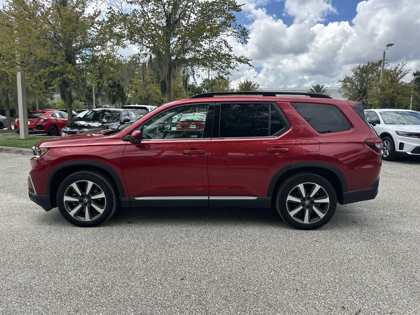 Used 2024 Honda Pilot Touring image 3