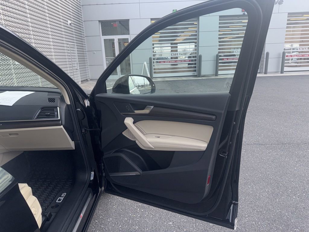 Certified 2025 Audi Q5 2.0T Premium Plus w/ Premium Plus Package image 7