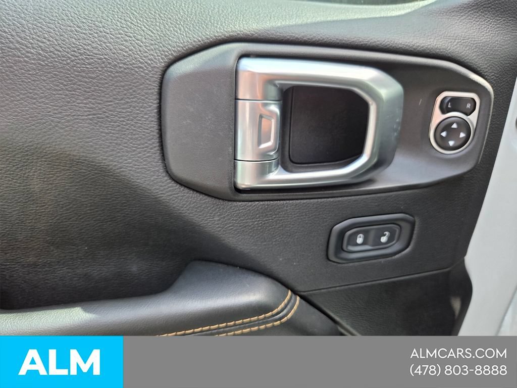 Used 2025 Jeep Wrangler Unlimited Sahara AWD/4WD image 27