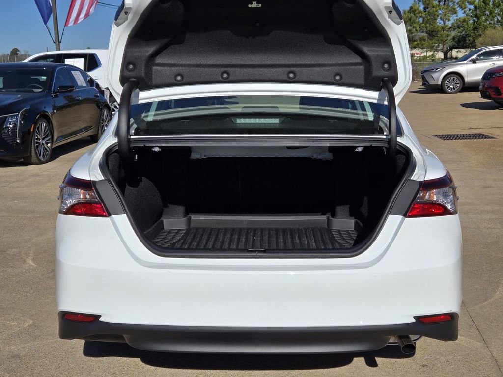 Used 2023 Toyota Camry LE image 9