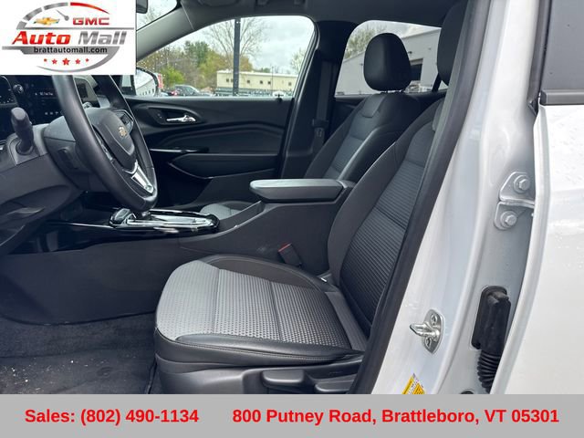 Used 2024 Chevrolet Trax LT w/ Sunroof Package FWD image 11