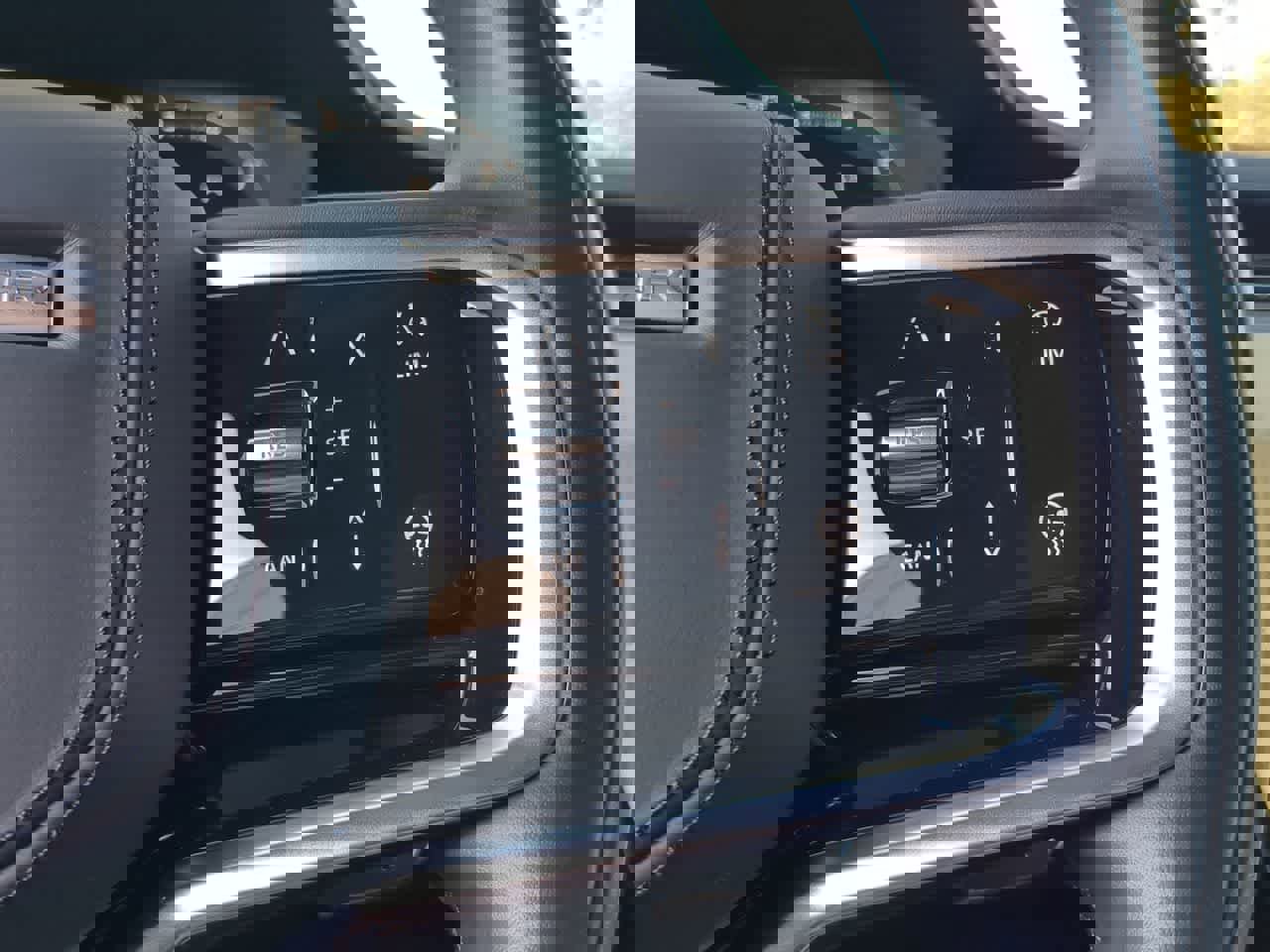 Used 2024 Land Rover Range Rover Sport SE image 27