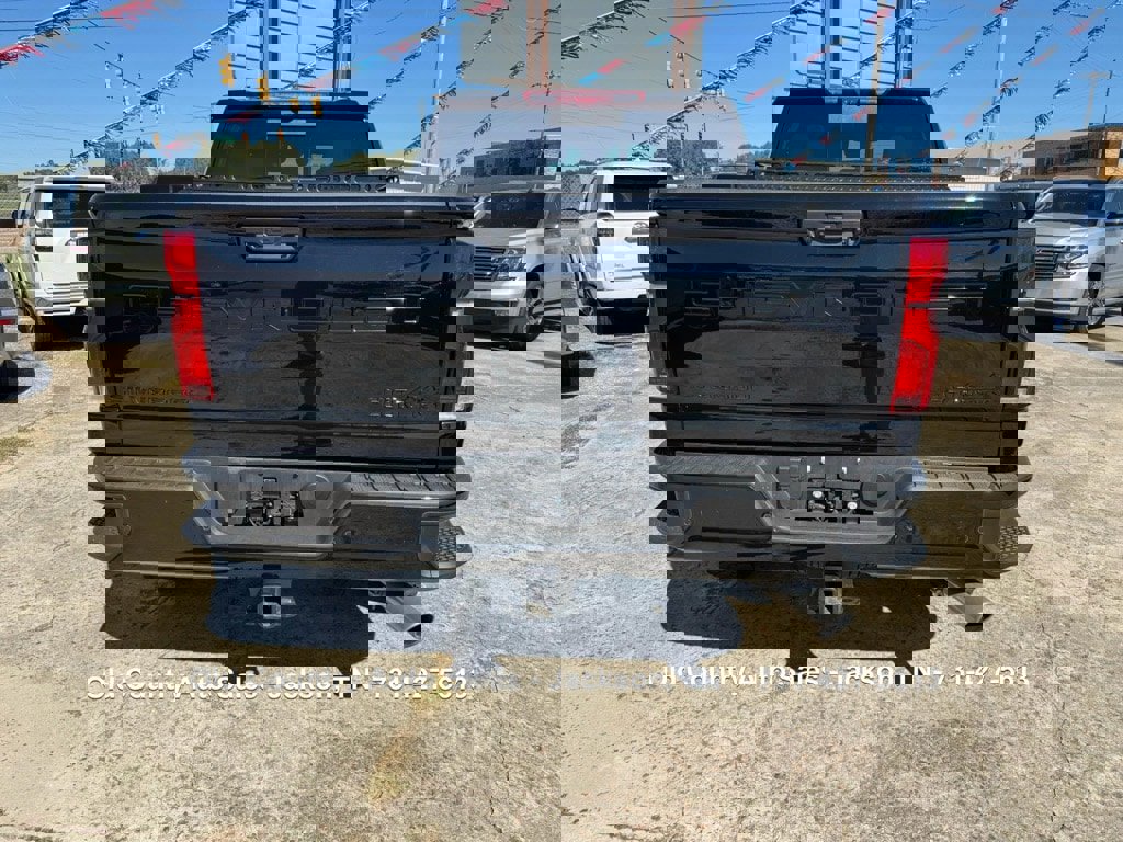 Used 2025 Chevrolet Silverado 2500 High Country w/ Midnight Edition image 7