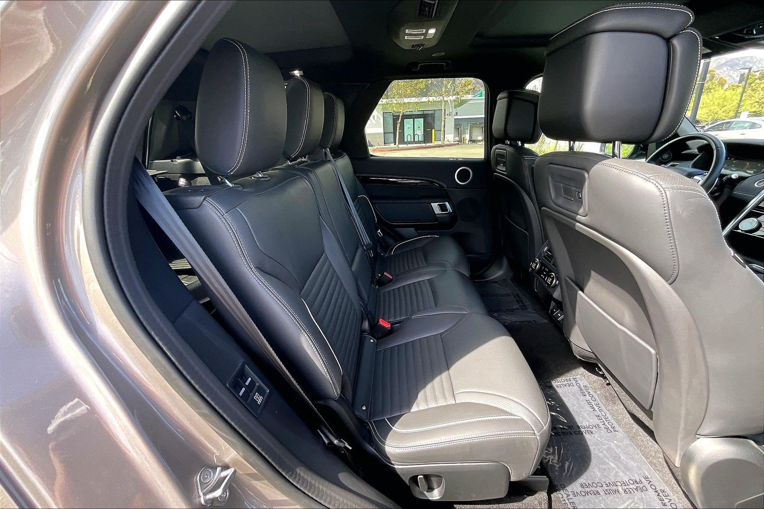 Used 2023 Land Rover Discovery HSE R-Dynamic AWD/4WD image 19