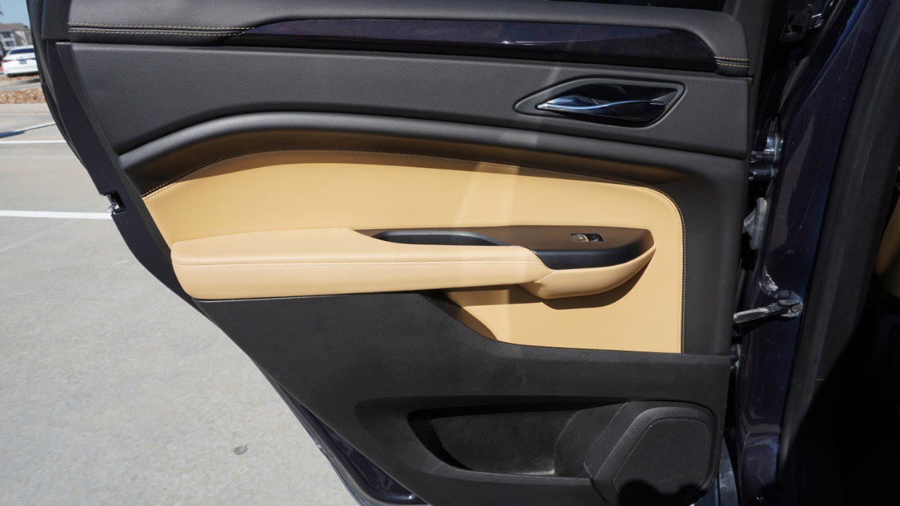 Used 2015 Cadillac SRX Luxury w/ Driver Awareness Package image 29