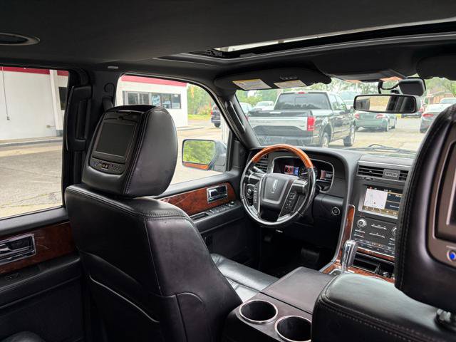 Used 2016 Lincoln Navigator Select AWD/4WD image 11