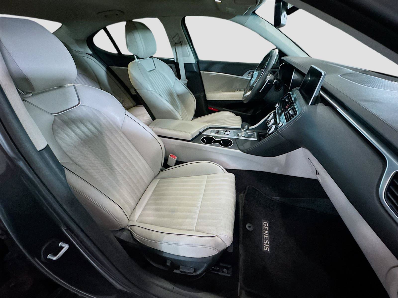 Used 2019 Genesis G70 2.0T Advanced w/ Elite Package RWD image 13