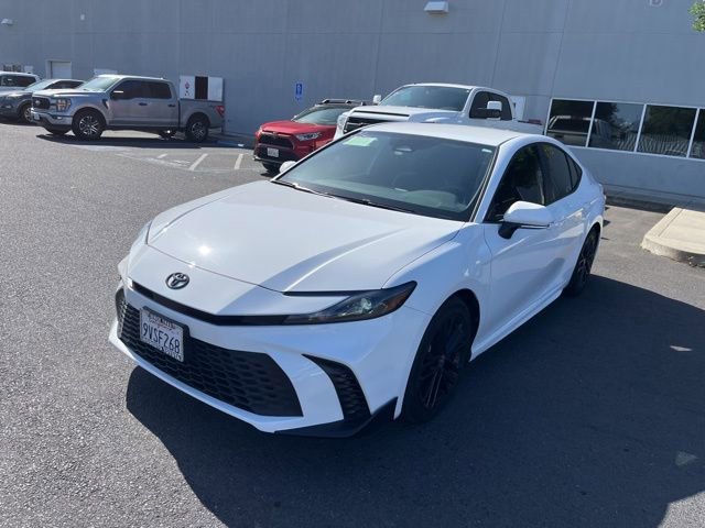 Used 2025 Toyota Camry SE w/ Convenience Package FWD image 3