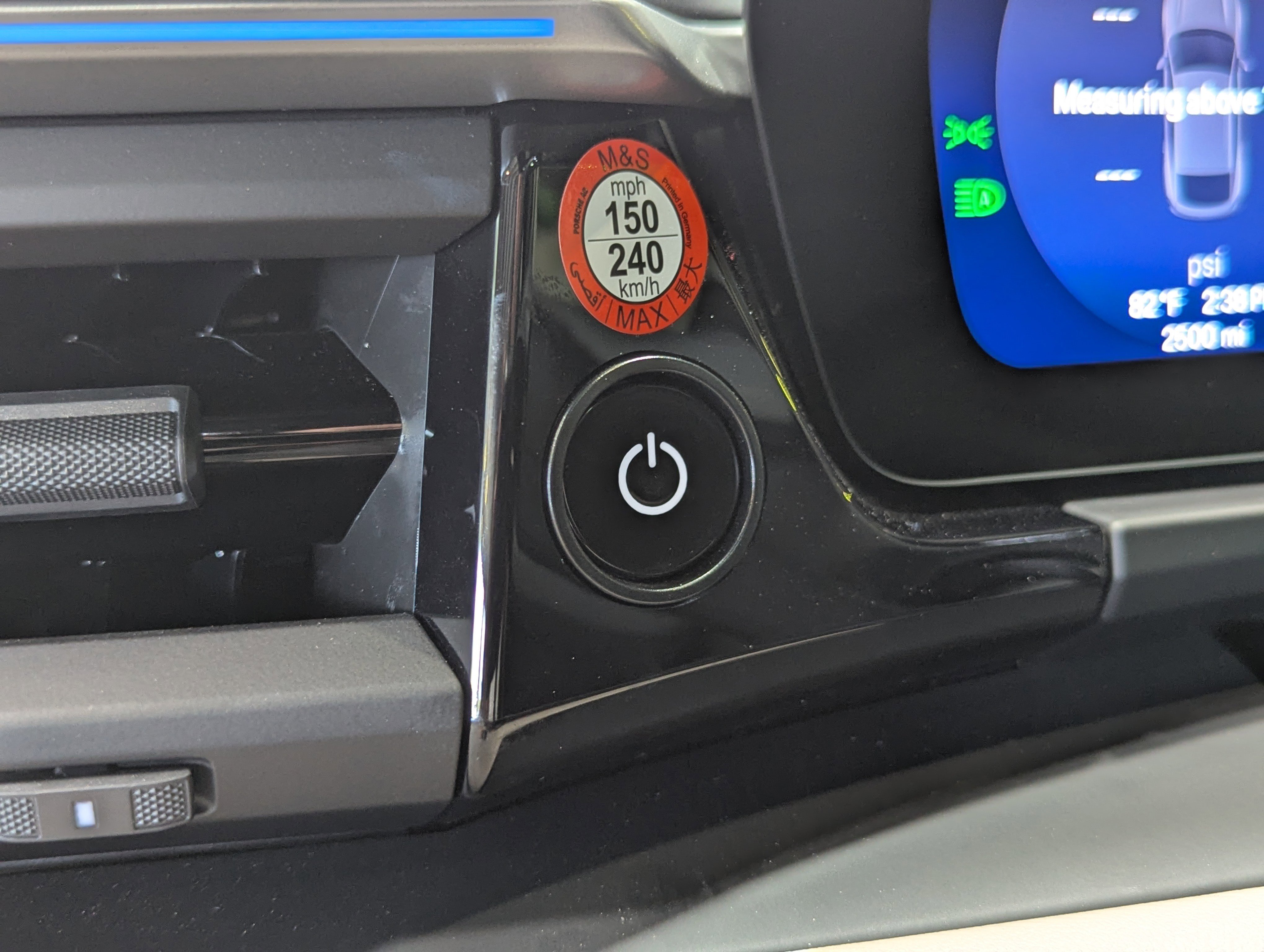 Certified 2025 Porsche Macan 4 Electric image 36