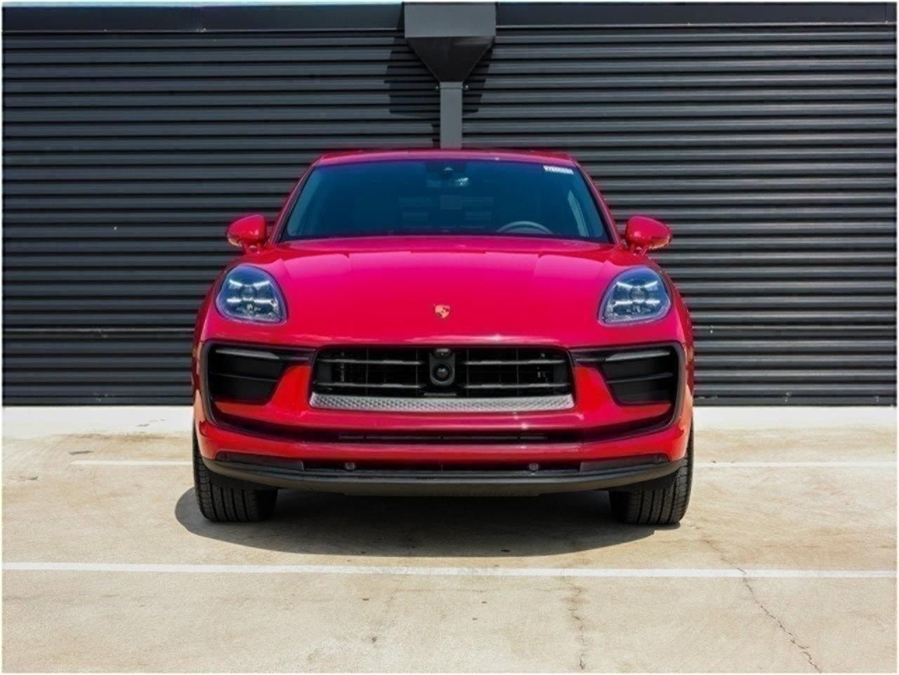 Certified 2025 Porsche Macan AWD/4WD image 10