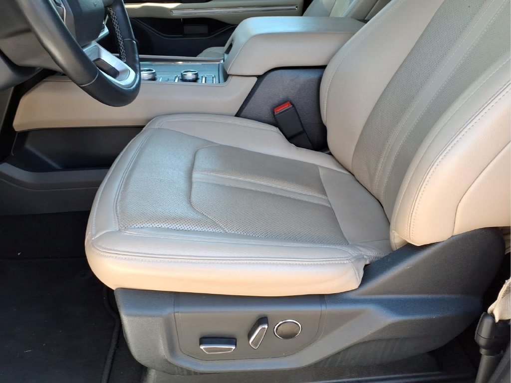 Used 2024 Ford Expedition Limited AWD/4WD image 17