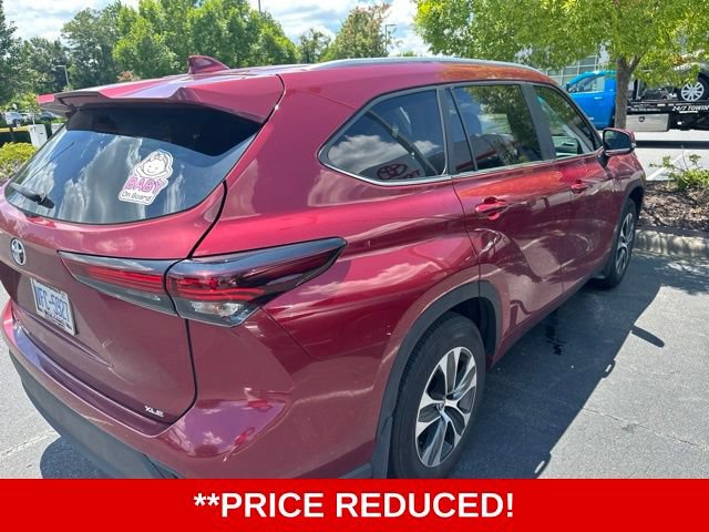 Used 2025 Toyota Highlander XLE FWD image 2