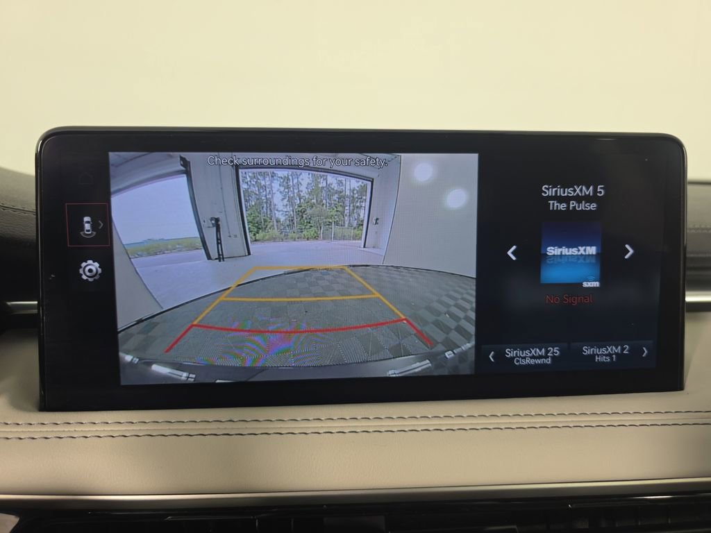 Used 2025 Genesis G70 2.5T image 25