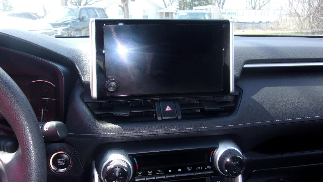 Used 2023 Toyota RAV4 XLE image 4