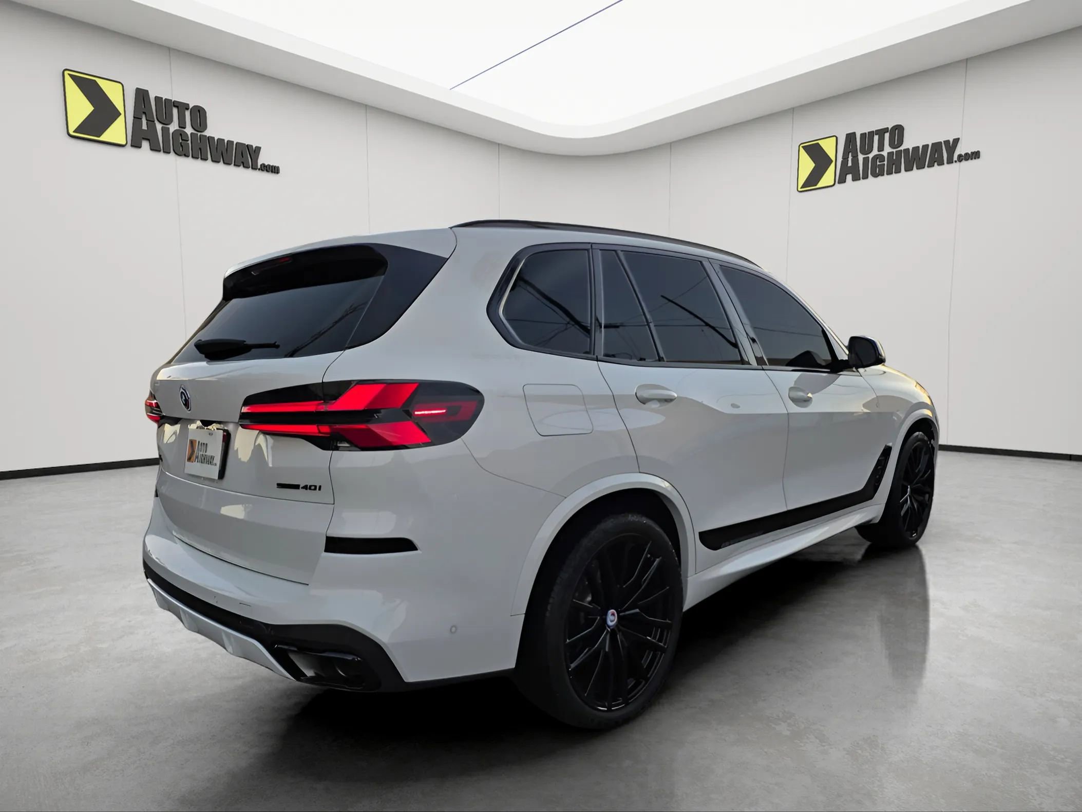 Used 2024 BMW X5 sDrive40i w/ M Sport Package image 4