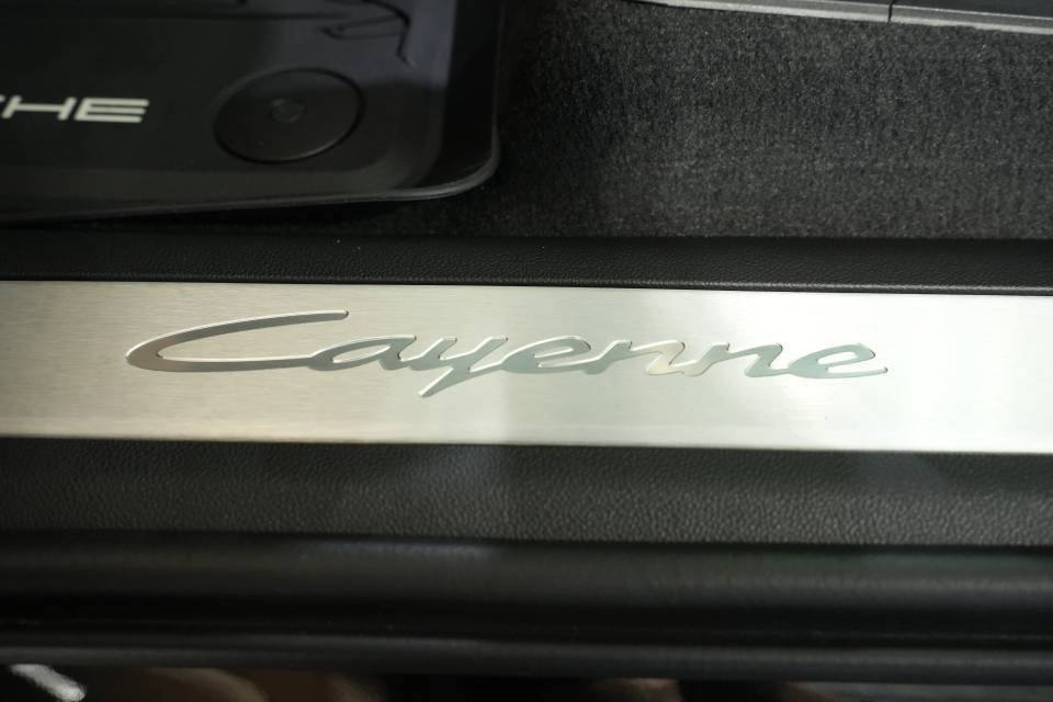 Certified 2026 Porsche Cayenne AWD/4WD image 33