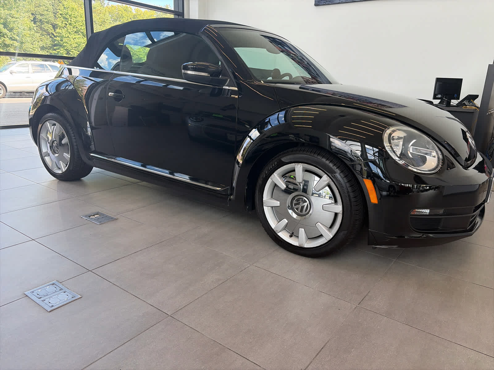 Used 2014 Volkswagen Beetle 2.5 FWD image 3