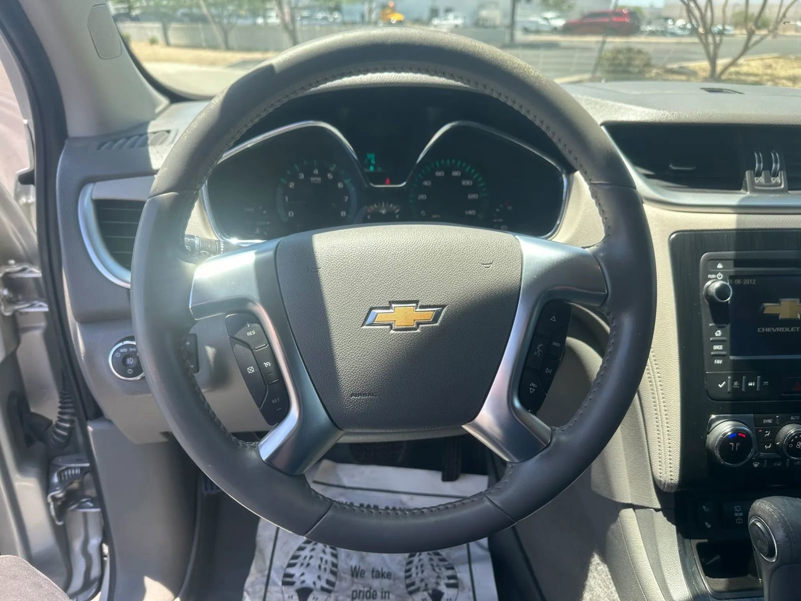 Used 2017 Chevrolet Traverse LT FWD image 11