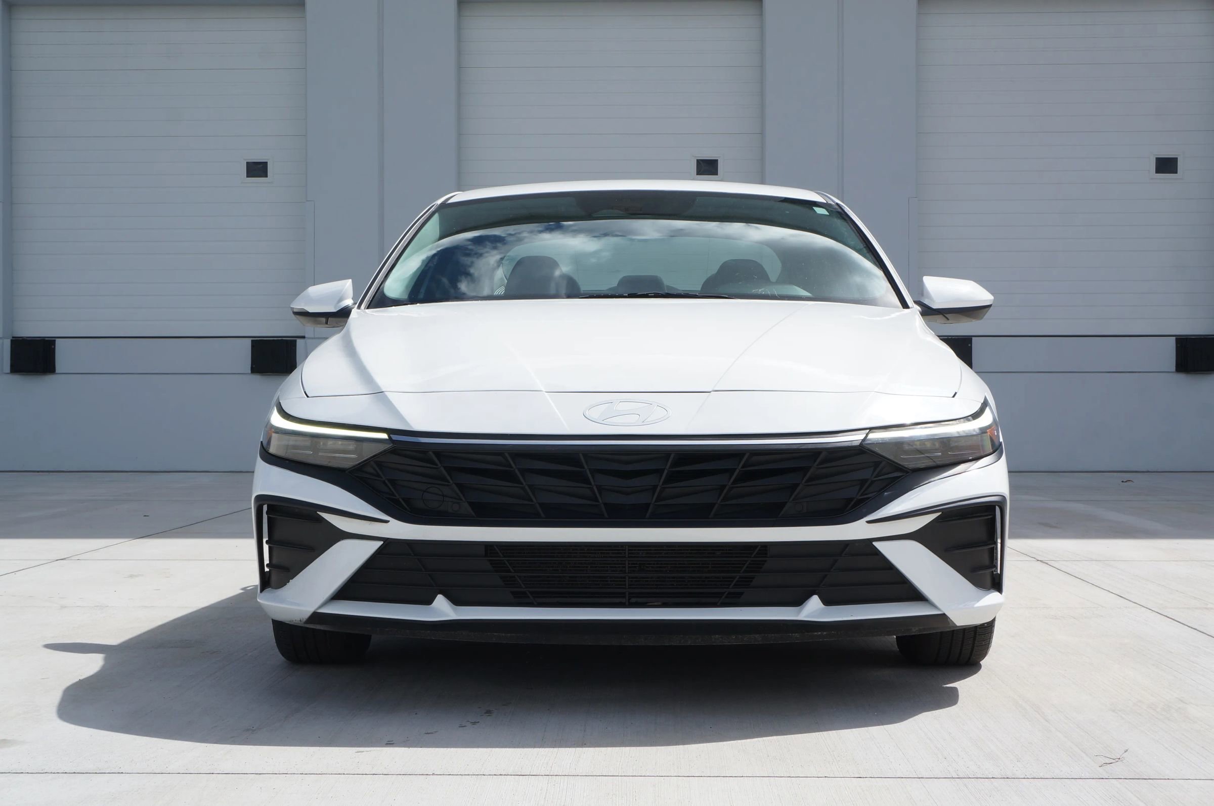 Used 2024 Hyundai Elantra SE image 3