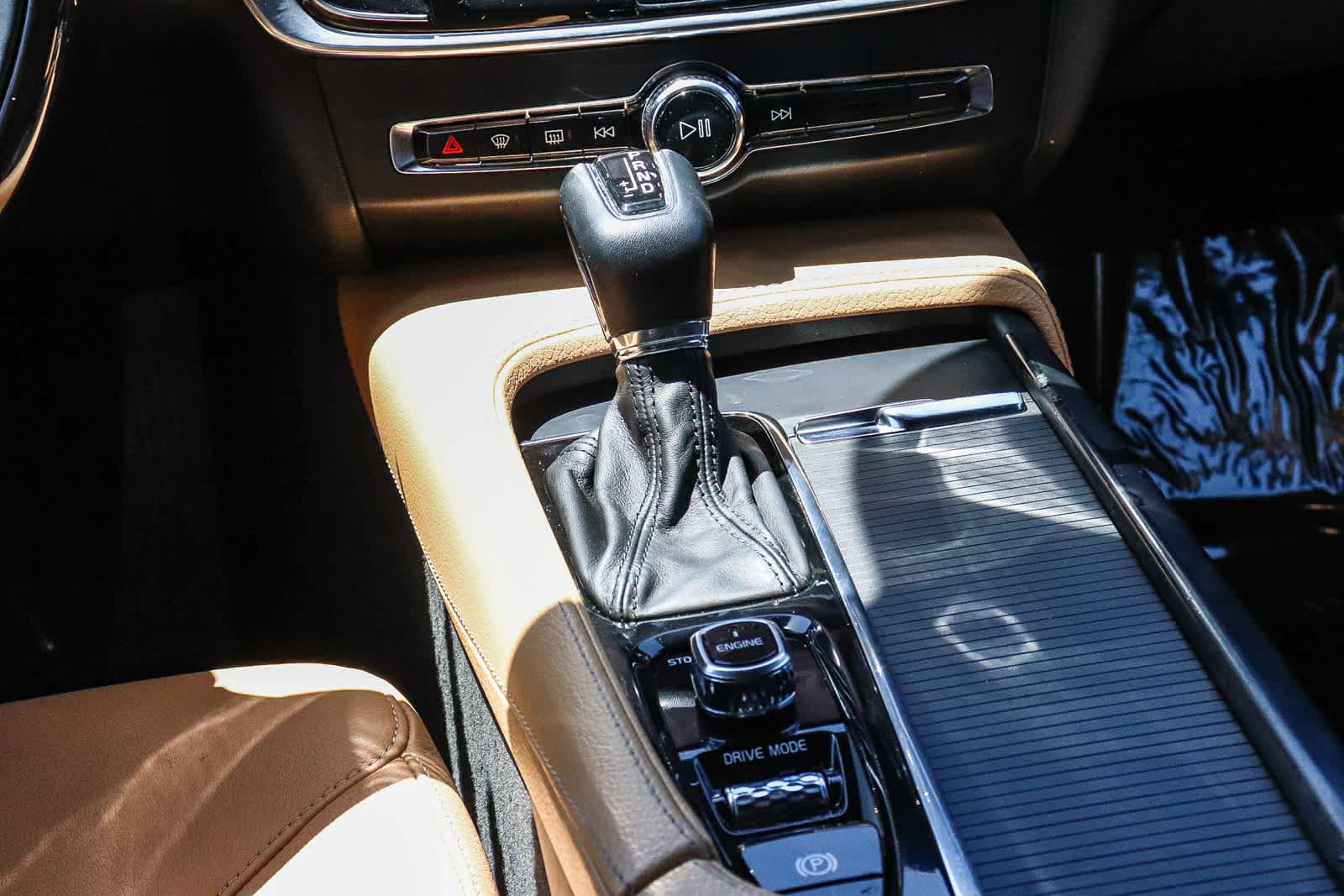 Used 2017 Volvo S90 T5 Momentum w/ Vision Package FWD image 23