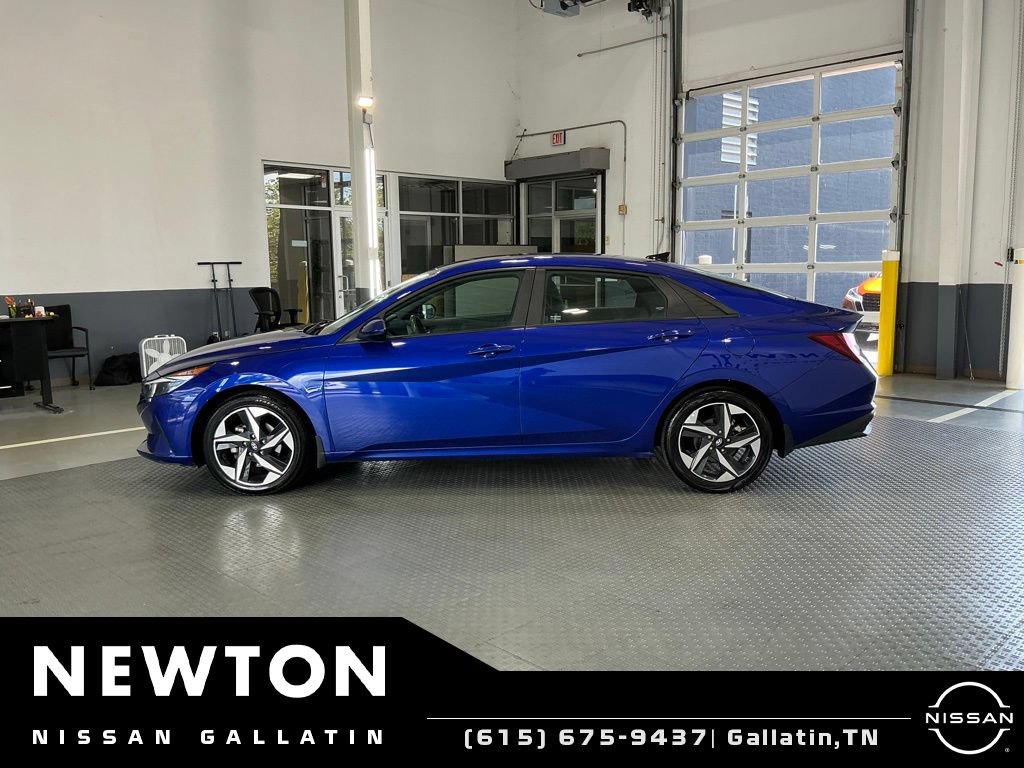Used 2023 Hyundai Elantra SEL w/ Convenience Package FWD image 3