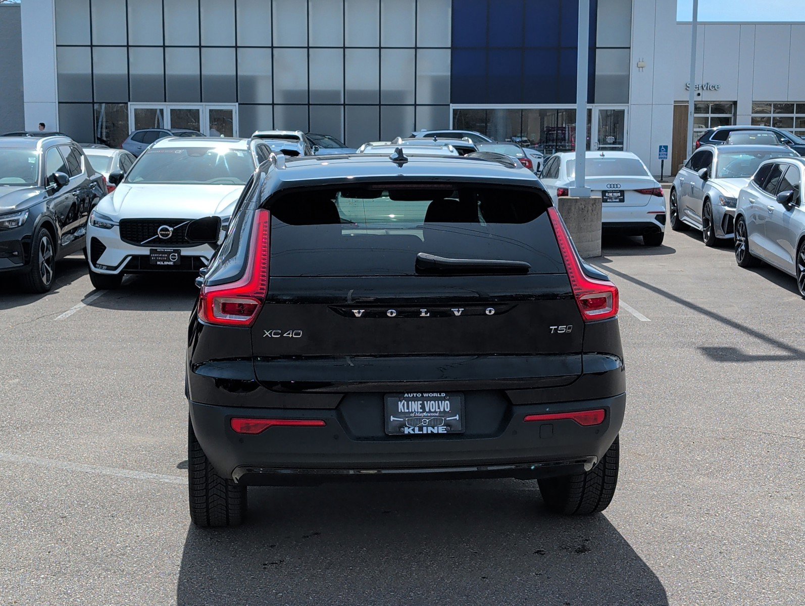Used 2022 Volvo XC40 T5 R-Design image 6