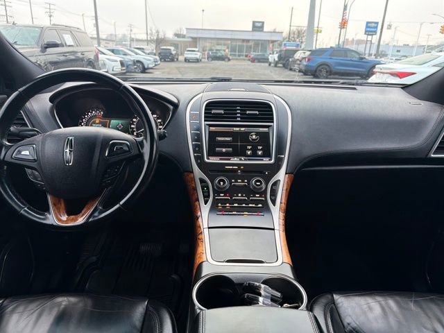 Used 2016 Lincoln MKX Select image 16