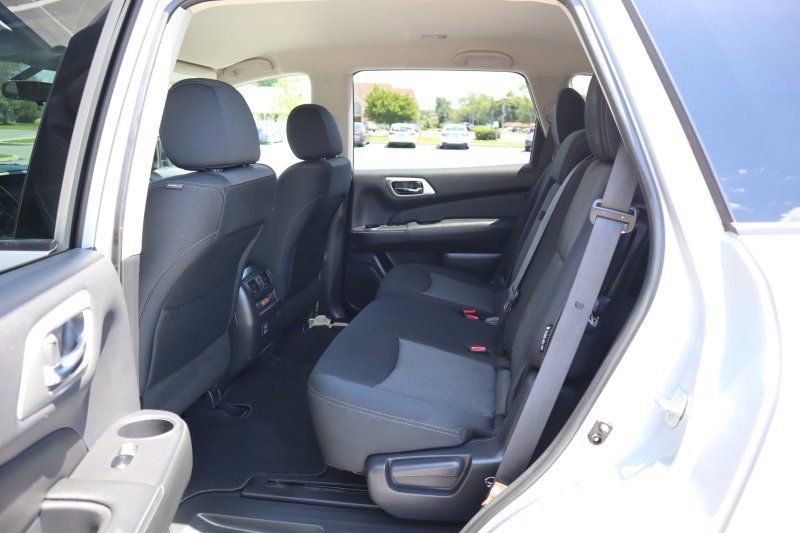 Used 2018 Nissan Pathfinder S AWD/4WD image 14