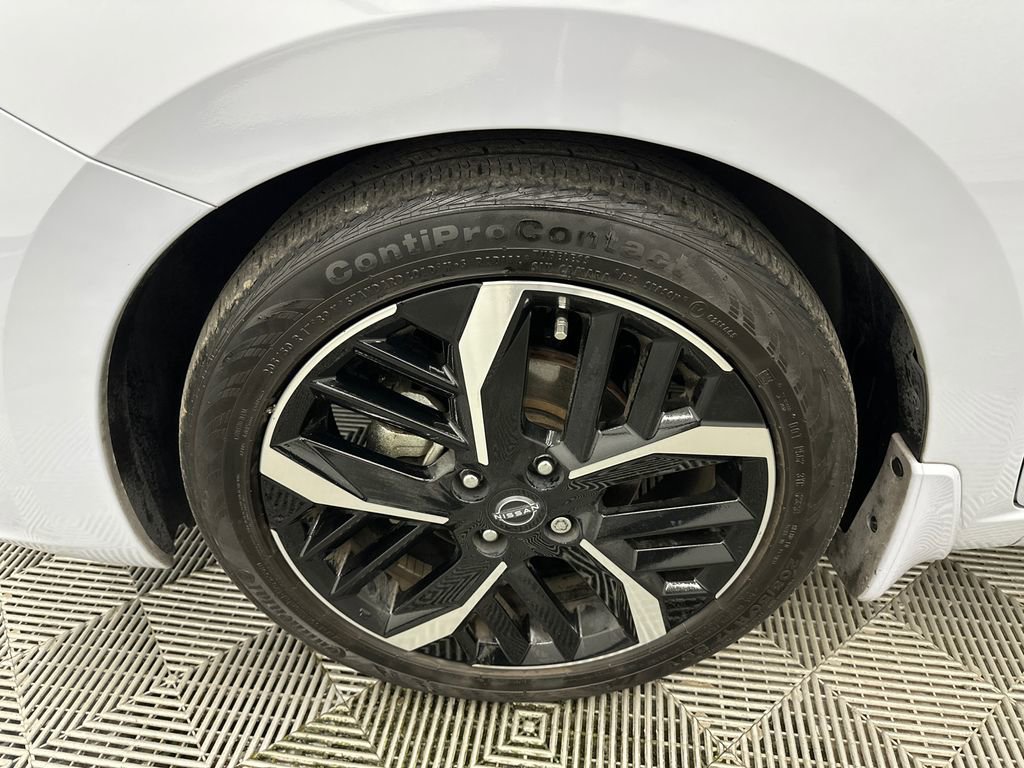 Used 2023 Nissan Versa SR w/ Trunk Package image 11