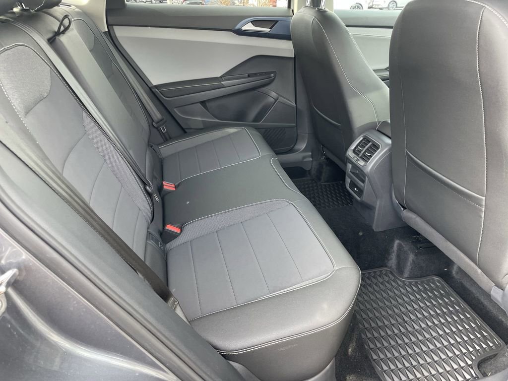 Certified 2024 Volkswagen Taos SE image 25