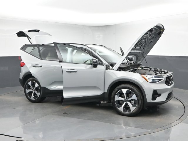 Used 2026 Volvo XC40 B5 Plus AWD/4WD image 51