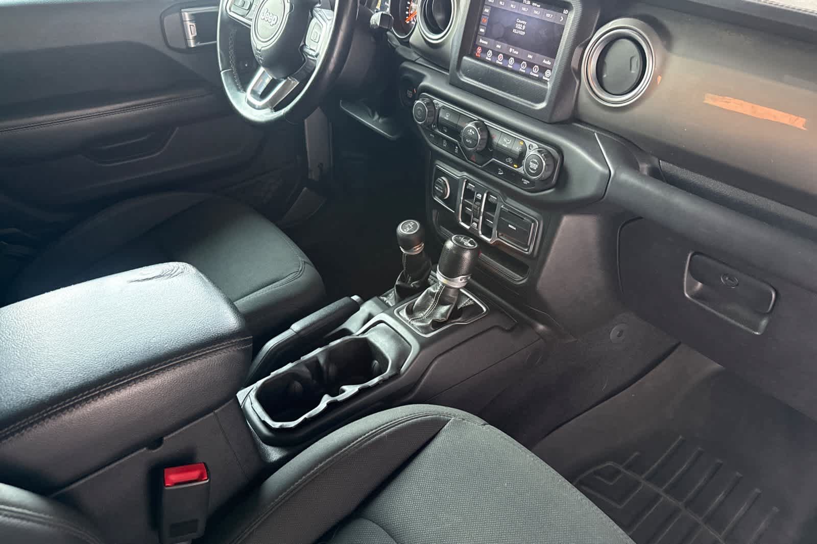 Used 2018 Jeep Wrangler Unlimited Sahara AWD/4WD image 18