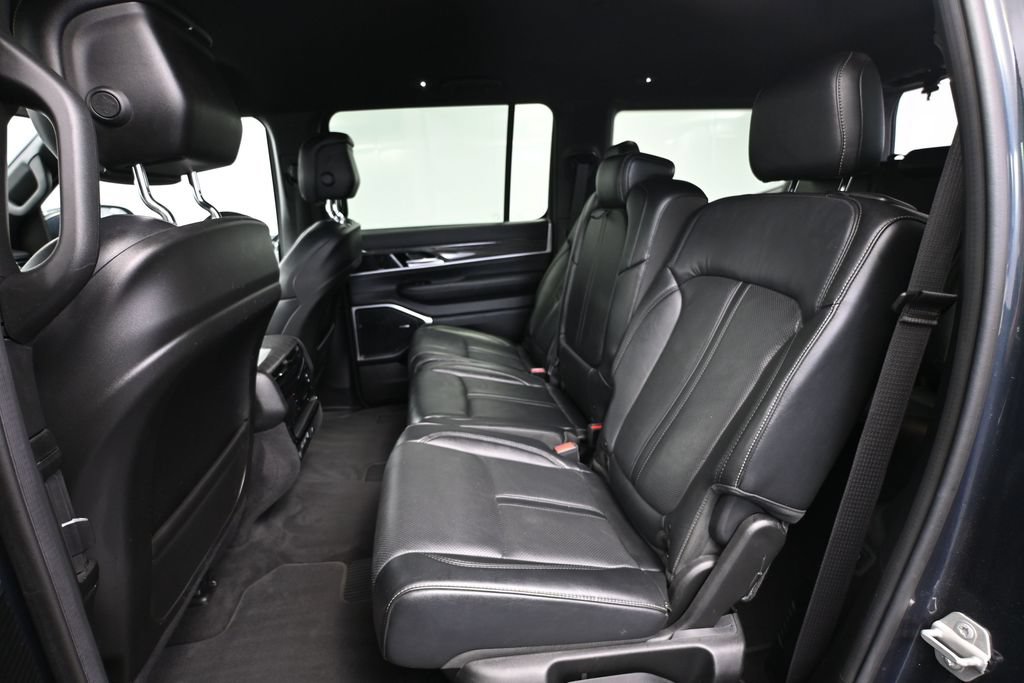Used 2022 Jeep Wagoneer Series III AWD/4WD image 36