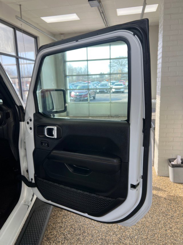 Used 2021 Jeep Gladiator Overland image 13