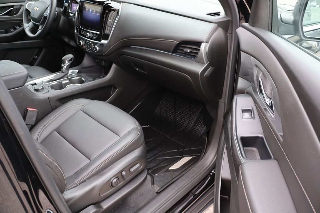 Used 2023 Chevrolet Traverse LT image 49