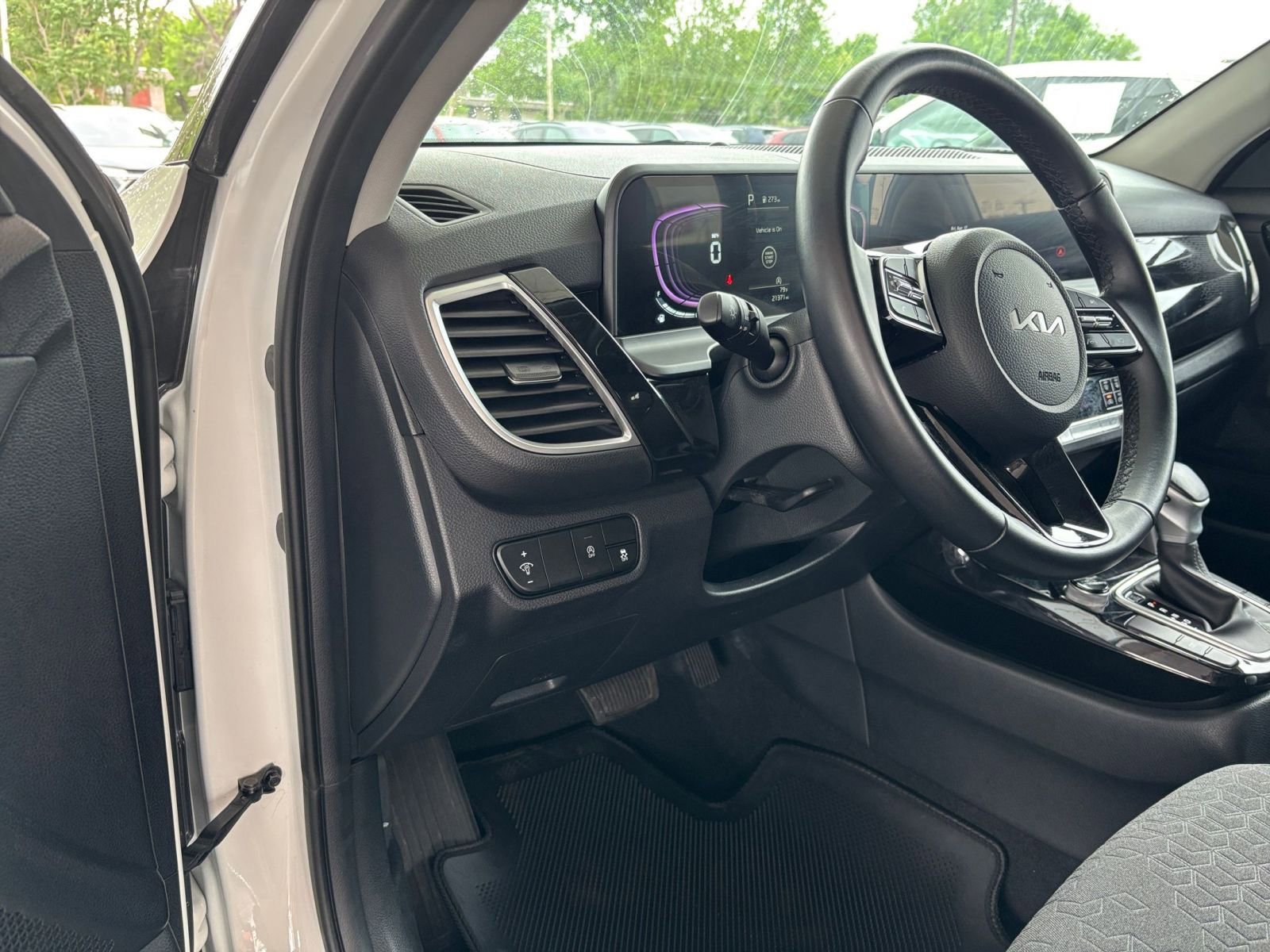 Used 2025 Kia Seltos S image 35