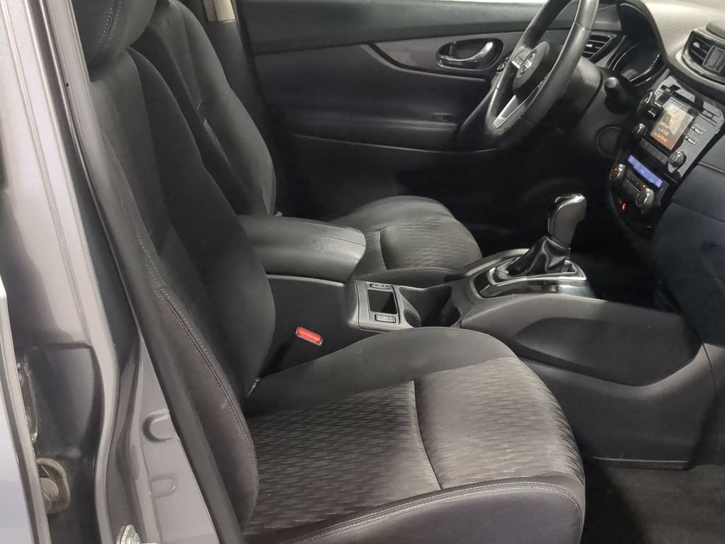 Used 2017 Nissan Rogue SV AWD/4WD image 25