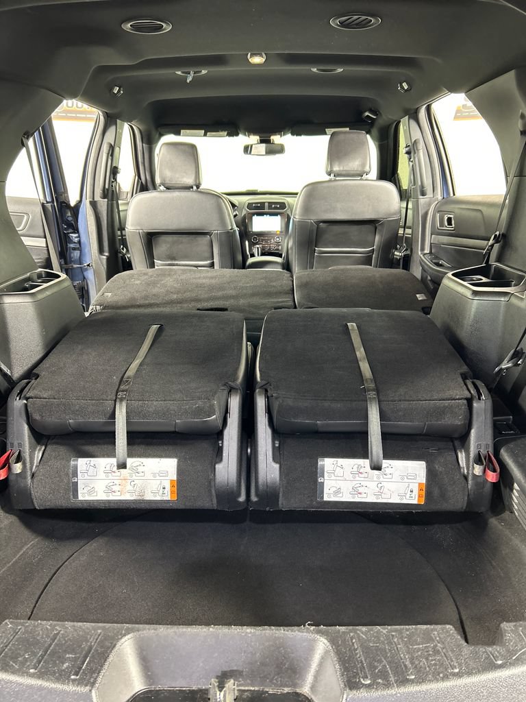 Used 2018 Ford Explorer XLT w/ Equipment Group 202A FWD image 21
