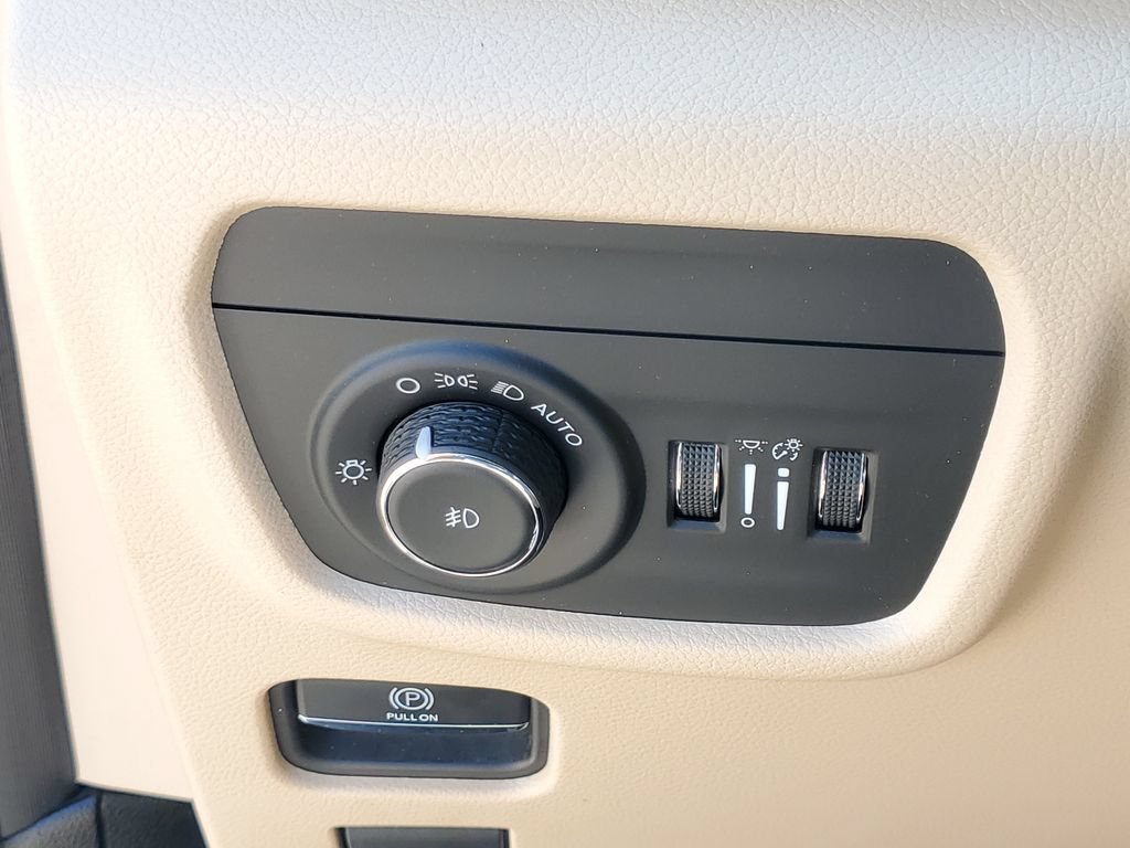 Used 2024 Jeep Grand Cherokee L Limited AWD/4WD image 24