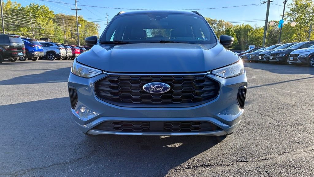 Used 2023 Ford Escape ST-Line w/ Tech Pack #1 AWD/4WD image 2