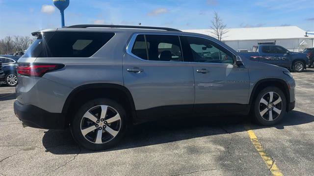 Used 2023 Chevrolet Traverse LT w/ LT Premium Package AWD/4WD image 9