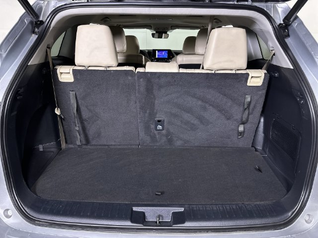 Used 2023 Toyota Highlander XLE AWD/4WD image 27