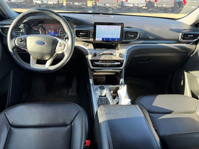 Used 2020 Ford Explorer XLT w/ Equipment Group 202A AWD/4WD image 17