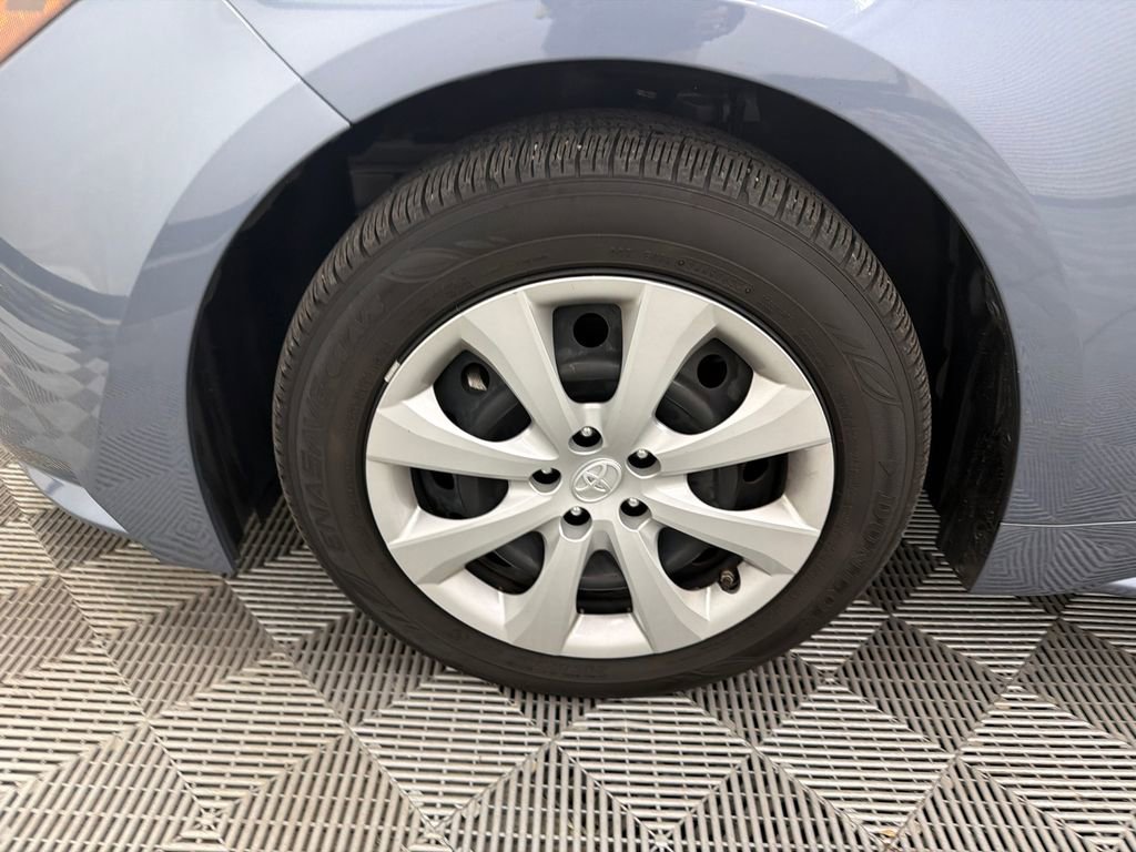 Used 2022 Toyota Corolla LE image 12