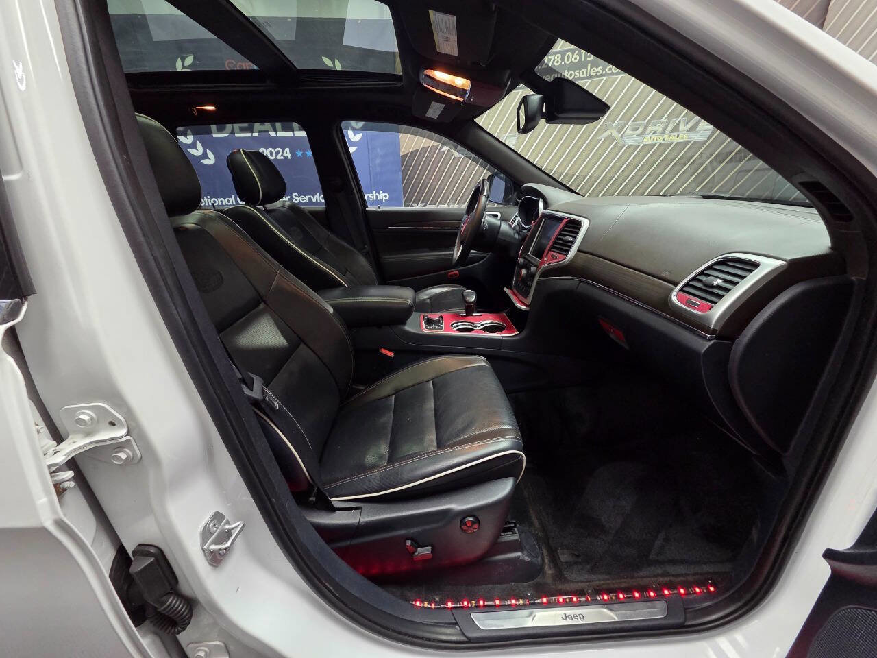 Used 2015 Jeep Grand Cherokee Overland w/ Advanced Technology Group image 25