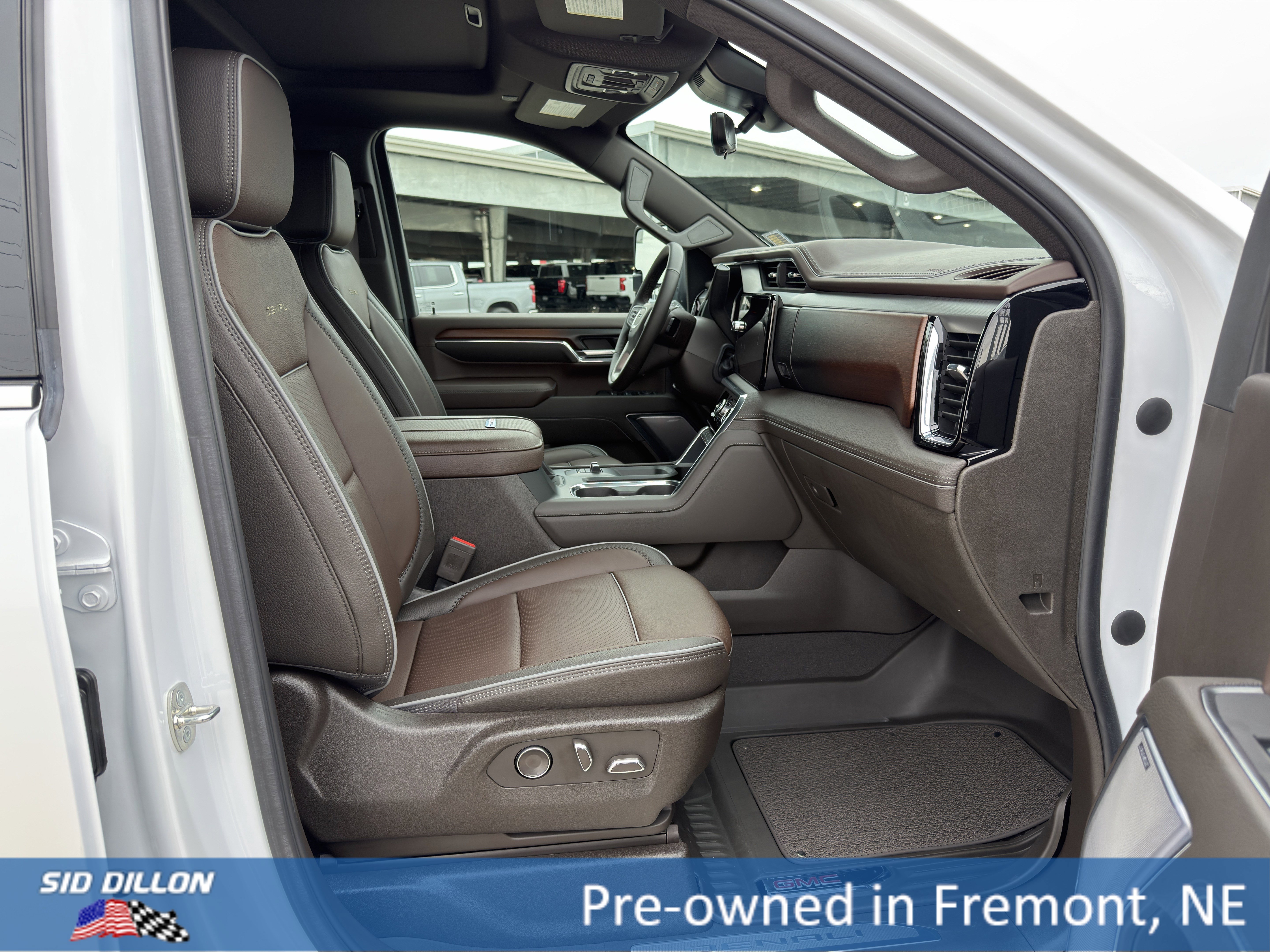 Used 2024 GMC Sierra 3500 Denali w/ Denali Reserve Package AWD/4WD image 18