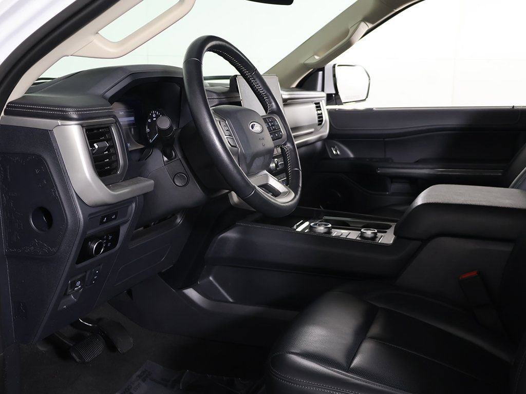 Used 2023 Ford Expedition XLT image 26