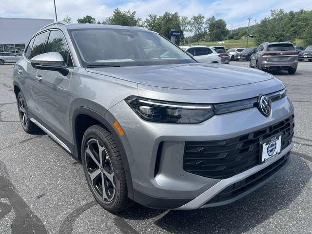New 2026 Volkswagen Tiguan SE AWD/4WD image 2