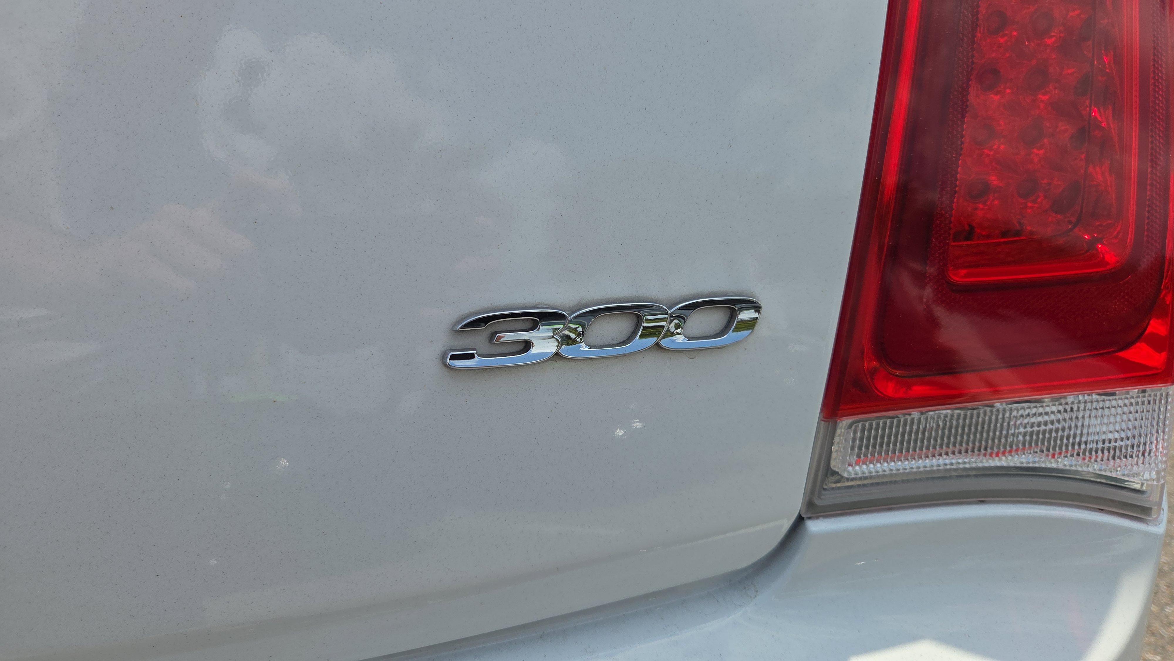 Used 2018 Chrysler 300 Limited image 10