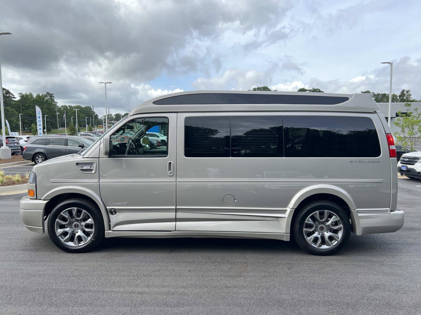 Used 2024 GMC Savana 2500 RWD image 4